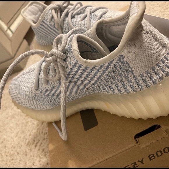 YEEZY 350 V2 Cloud white Boost size 7.5 unisex - Picture 4 of 7